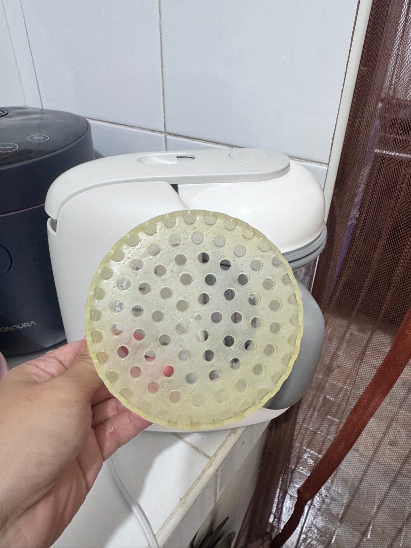 Dowell Baby Food Processor Steamer and Blender (Category: Other Kitchen Appliances) located in Cainta. Submitted by spacesaver1 (Listing ID 1421677363, Image 3). Description: Dowell Baby Food Processor Steamer and Blender RFS: Not using it anymore Issues: Yellowing of the strainer because of steaming carrots and squash 😅 Location: Vist Verde Country Homes, Cainta.