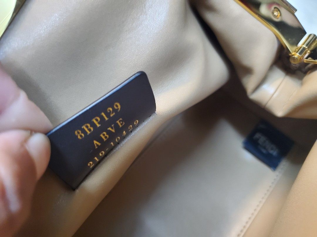 Fendi Sling bag (Category: Luxury Bags & Wallets) located in Manila. Submitted by althearayala0621 (Listing ID 1421660602, Image 3). Description: .