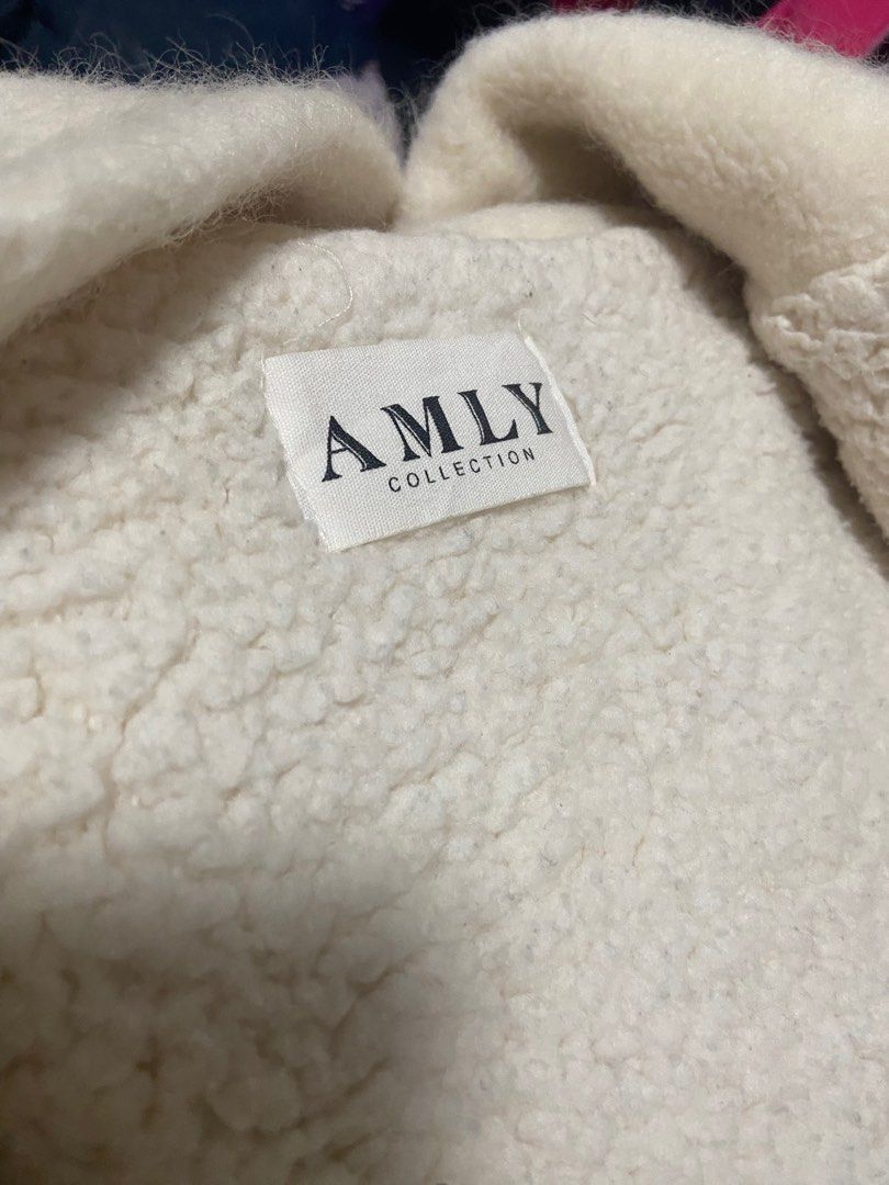 Fleece Jacket Hoodie (Cream/Off-white) AMLY (Category: Coats, Jackets and Outerwear) located in Valenzuela. Submitted by areyoucher (Listing ID 1421747136, Image 3). Description: Fleece Jacket thrifted from Vierrah Store - can fit up to XL - DM for more details/questions.