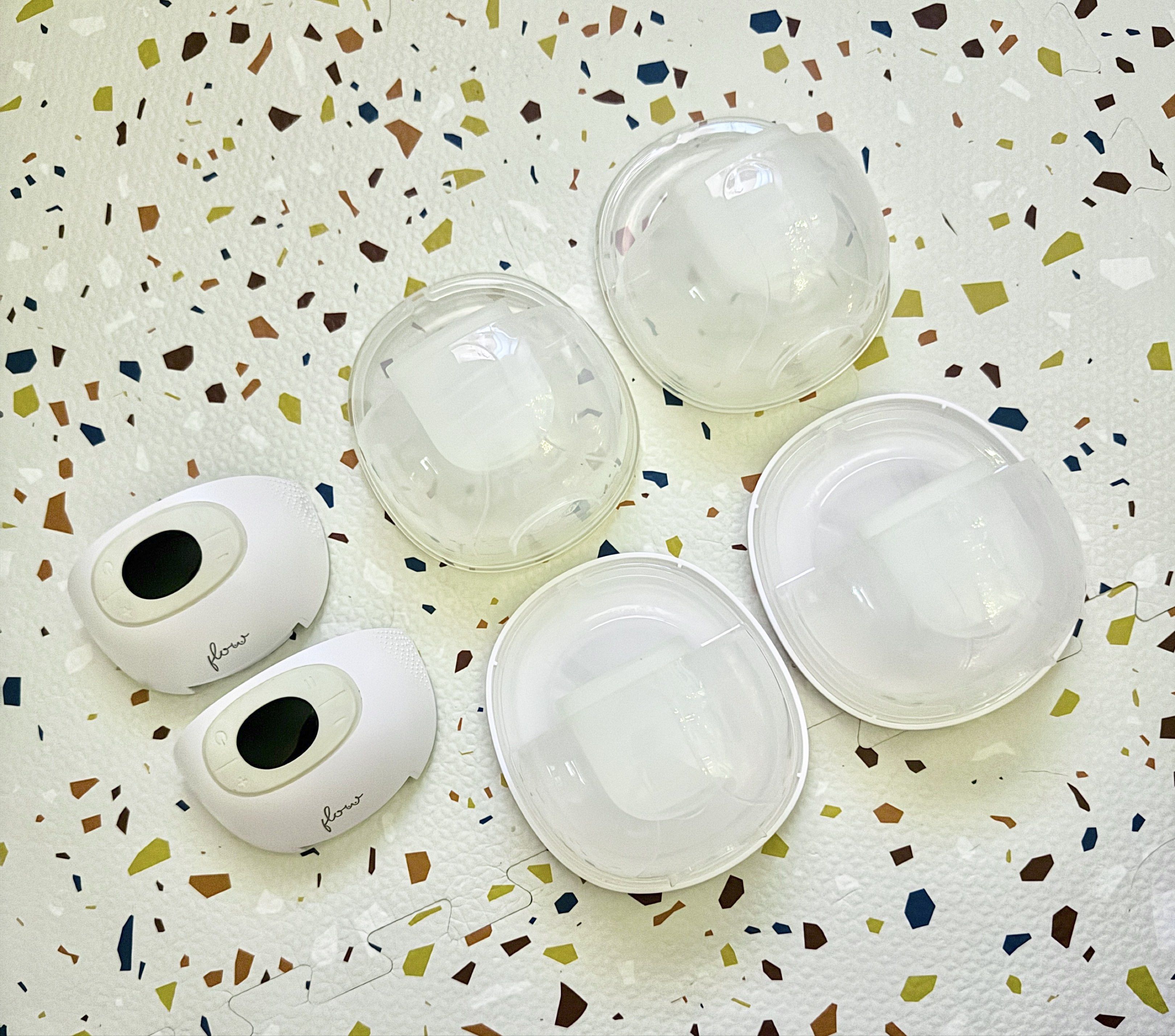 Flow V8 Wireless Breastpump (Category: Breastfeeding & Bottle Feeding) located in Taguig. Submitted by misskyleee (Listing ID 1421745182, Image 1). Description: Comes with charger Extra pump and flanges Used for 5 months only Quiet and discreet when pumping.