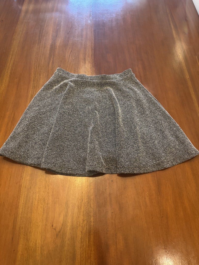 Forme Tweed Skirt (Category: Skirts) located in Mandaue City. Submitted by marginiz (Listing ID 1421679393, Image 1). Description: - Forme tweed skirt - Features a classic A-line silhouette - Size: US/UK 6 - Made in the Philippines - Black lining - Suitable for various occasions.