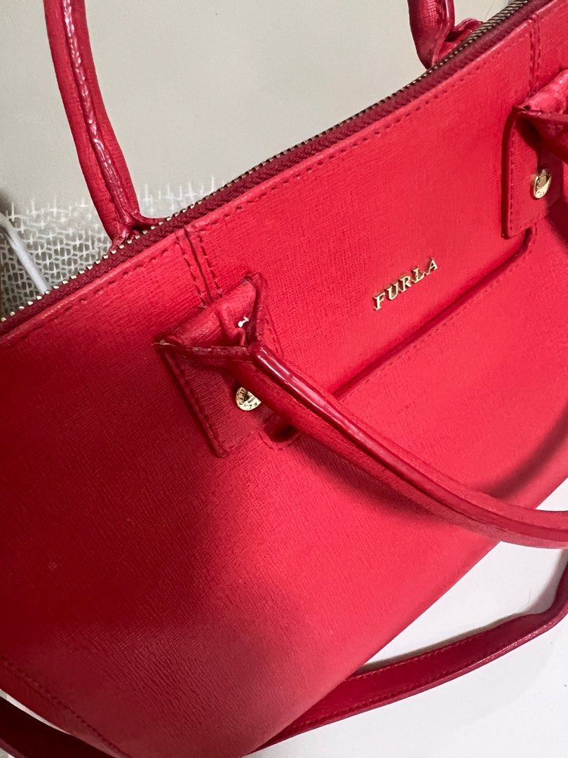 Furla Shoulder Bag (Category: Luxury Bags & Wallets) located in Taguig. Submitted by studio26 (Listing ID 1421688005, Image 2). Description: PLEASE READ THE ENTIRE POST TO SEE ANSWERS TO COMMON QUESTIONS Furla Leather Bag Used with care Dimensions: 12x8x5 inches LOCATION Antipolo / Taguig PAYMENT Cashless payment only. GCash or BPI. DELIVERY To be arranged and shouldered by buyer. .