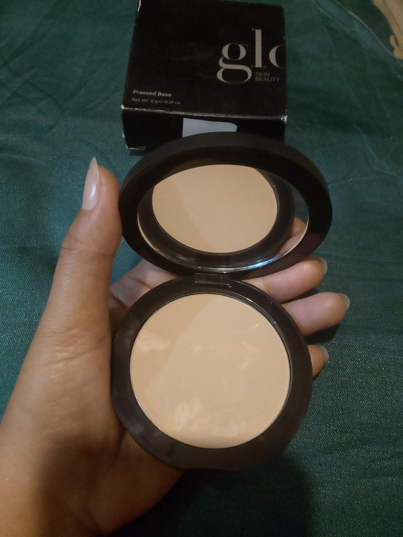 Glo Skin Beauty Pressed Base - Golden Medium (Category: Makeup) located in Manila. Submitted by reziahbant00650 (Listing ID 1421726453, Image 1). Description: - Glo Skin Beauty Pressed Base Second Skin Finish in Golden Medium - Pressed powder with a mirror - Net weight: 9g / 0.31 oz - Made in the USA - Includes original box.