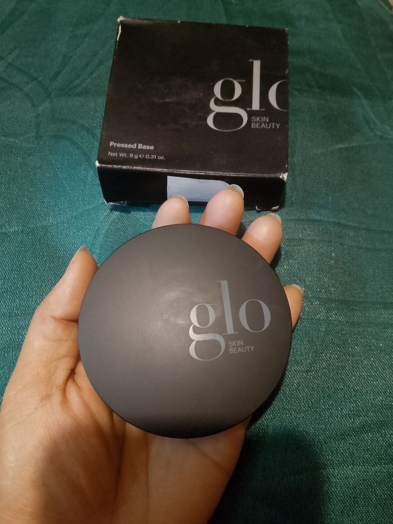 Glo Skin Beauty Pressed Base - Golden Medium (Category: Makeup) located in Manila. Submitted by reziahbant00650 (Listing ID 1421726453, Image 2). Description: - Glo Skin Beauty Pressed Base Second Skin Finish in Golden Medium - Pressed powder with a mirror - Net weight: 9g / 0.31 oz - Made in the USA - Includes original box.