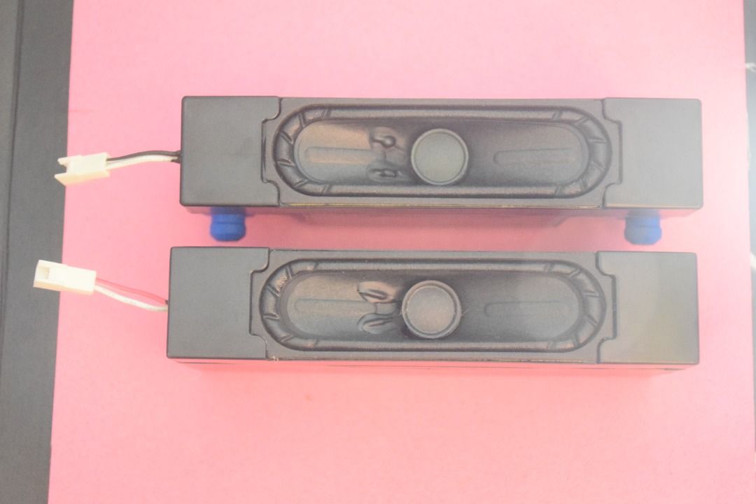 Hisense VIT30140-12W6ohms Speaker Set for DEVANT 43UHD204 (Category: Soundbars, Speakers & Amplifiers) located in Caloocan City. Submitted by zinguscooks (Listing ID 1421718618, Image 2). Description: - JIEFU speaker set - Rectangular speaker design - Features central speaker elements - Includes right and left speakers - Comes with connector wires - Black plastic components with blue mounting feet - for DEVANT 43UHD204.