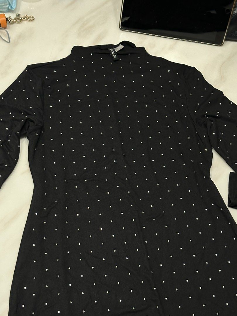H&M Divided Black Studded Dress (Category: Dresses) located in Quezon City. Submitted by prelovednd21 (Listing ID 1421665972, Image 1). Description: - H&M Divided Black Studded Dress - Size: M - Condition: Good - Features: Studded design - Color: Black - Perfect for: Special occasions or a night out.