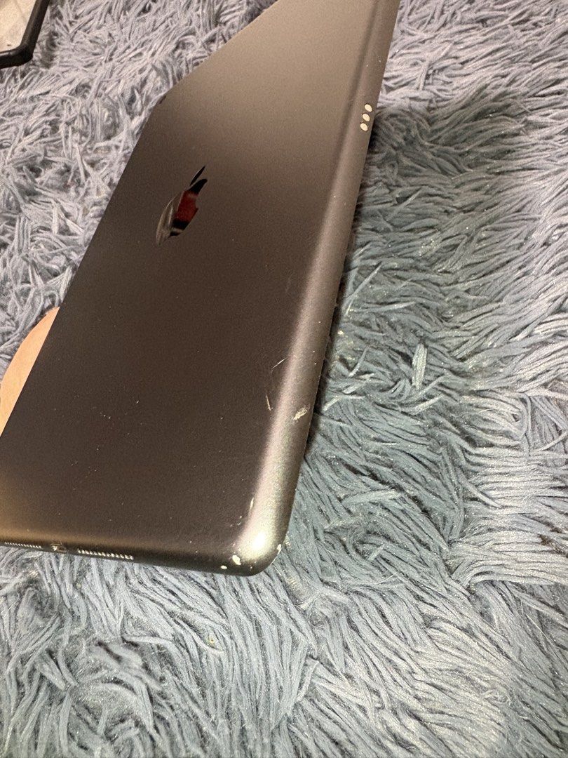 IPad 8th Gen Space Gray Wifi Only (Category: iPad) located in Valenzuela. Submitted by lyliram (Listing ID 1421704341, Image 2). Description: IPad 8th Gen 32GB Space Gray (Wi-Fi Only) PHP 8,000 * Black * 32 gb * WiFi only * No box * iOS 16 (upgradable to iOS 18 and latest versions IpadOs 26) * Touch ID, Camera, Buttons, Speakers, Mic, All working 🔋 Battery lasts long (matagal pa malowbat) 🔒 Never been repaired or opened * All parts are still or