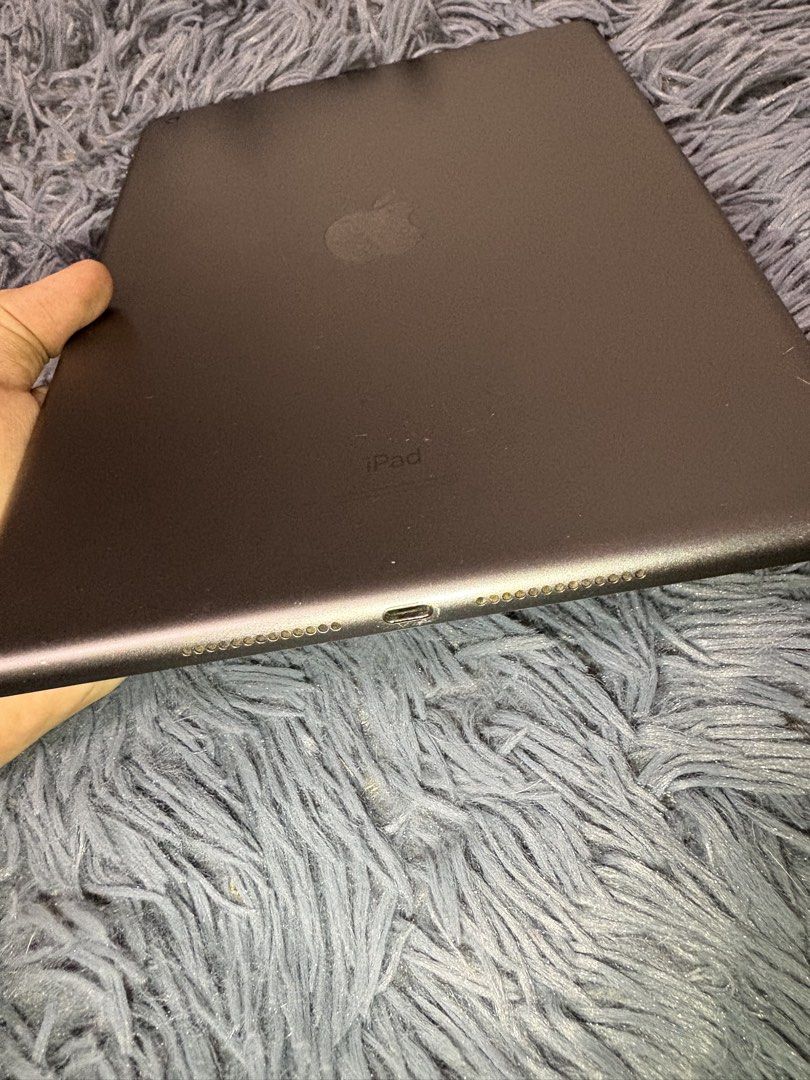 IPad 8th Gen Space Gray Wifi Only (Category: iPad) located in Valenzuela. Submitted by lyliram (Listing ID 1421704341, Image 3). Description: IPad 8th Gen 32GB Space Gray (Wi-Fi Only) PHP 8,000 * Black * 32 gb * WiFi only * No box * iOS 16 (upgradable to iOS 18 and latest versions IpadOs 26) * Touch ID, Camera, Buttons, Speakers, Mic, All working 🔋 Battery lasts long (matagal pa malowbat) 🔒 Never been repaired or opened * All parts are still or