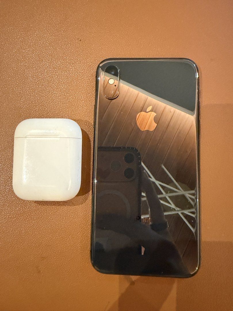 Iphone 10 (Category: iPhone X Series) located in Rizal. Submitted by bubblesnow (Listing ID 1421735314, Image 1). Description: iphone 10 with headset for free .