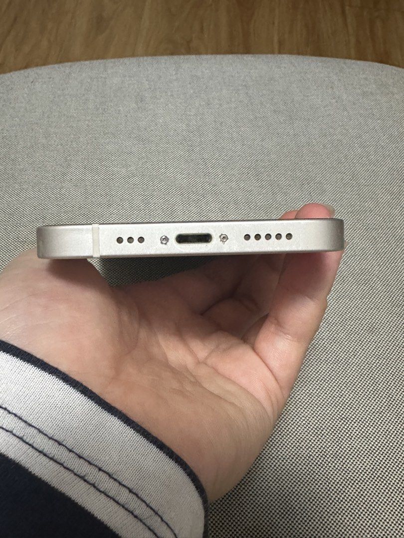 Iphone 12 (White, 64GB) (Category: iPhone 12 Series) located in Taguig. Submitted by klshop_ (Listing ID 1421704473, Image 3). Description: Fully functional Battery health: 84% White 64GB.