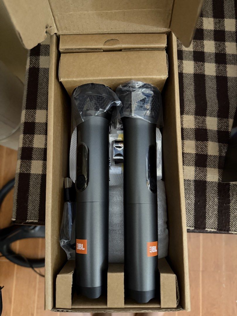 ORIGINAL JBL Wireless Microphone (Category: Microphones) located in Guagua. Submitted by clevergem-7e2018 (Listing ID 1421734441, Image 3). Description: - JBL Wireless Microphone Set - Plug-and-play system - Includes two microphones and charger - Channel indicators: CH-3 and CH-6 -Price is Negotiable for sure buyers .