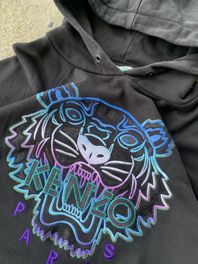 Kenzo Tiger Hoodie XS (Category: Hoodies) located in Tarlac. Submitted by durkk4ever (Listing ID 1421777754, Image 2). Description: - Authentic Kenzo hoodie - Size: XS - Features the classic tiger logo - Includes a hood and front pocket - Made of soft material - Kenzo Paris logo present.