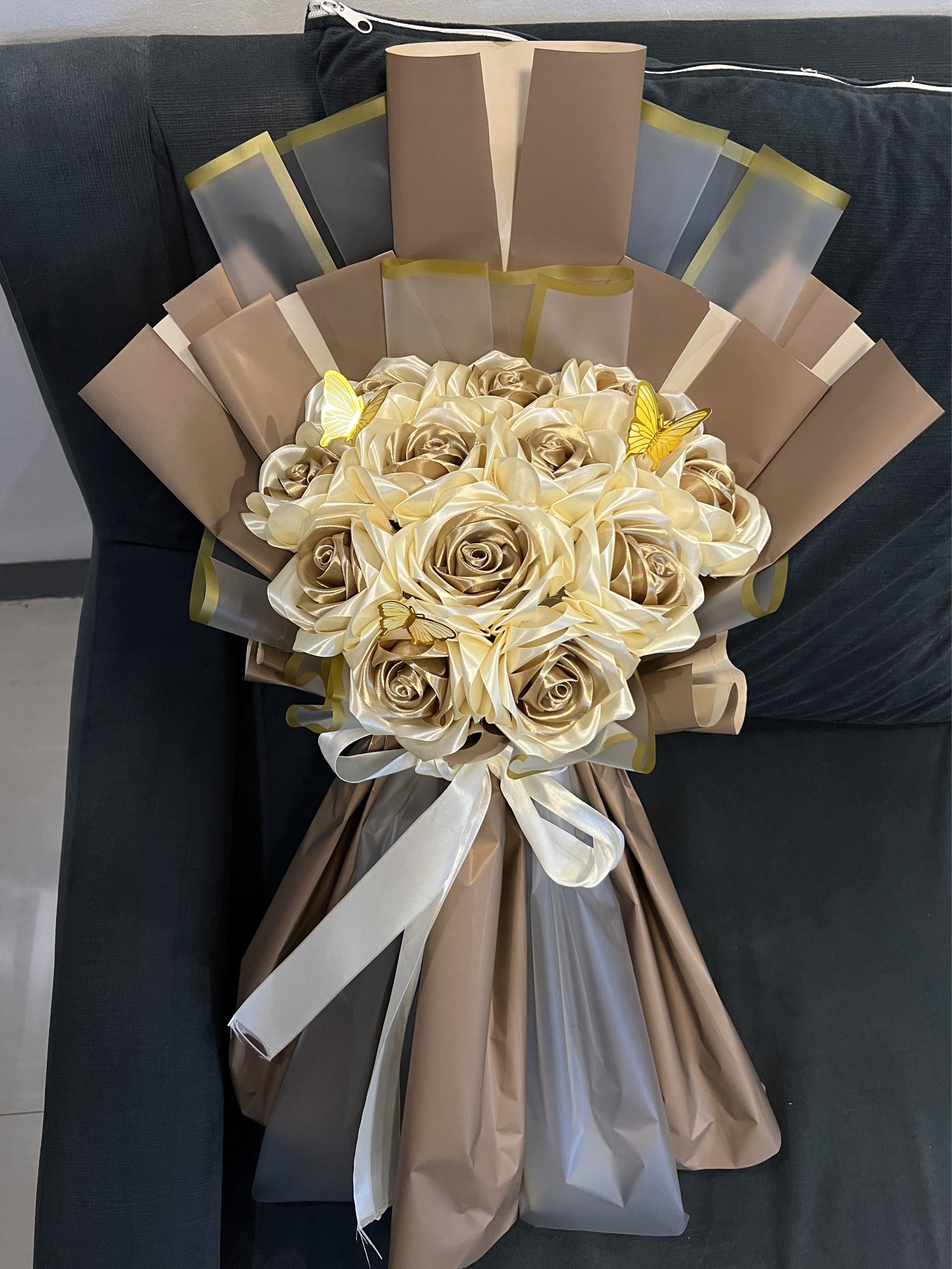 Khaki Brown Satin Rose Bouquet (Category: Flowers & Bouquets) located in General Trias. Submitted by aireesh00 (Listing ID 1421770764, Image 3). Description: - Handmade Big Satin bouquet - 12 Big satin roses - Perfect for gifts - Message me on FB: Irish Frances Diaz -MOP: Gcash -MOD: Lalamove or pick up 📍Cavite.