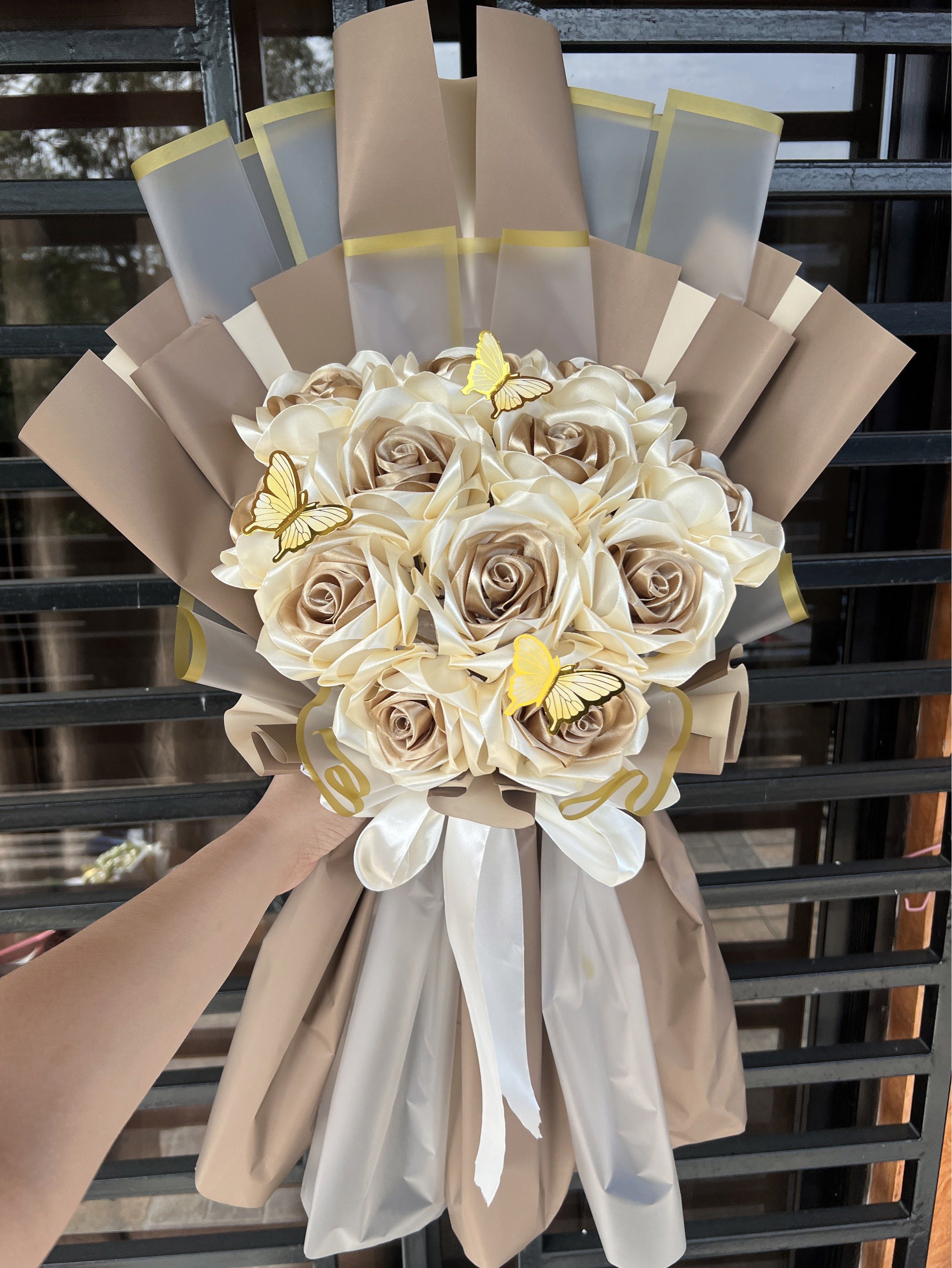 Khaki Brown Satin Rose Bouquet (Category: Flowers & Bouquets) located in General Trias. Submitted by aireesh00 (Listing ID 1421770764, Image 2). Description: - Handmade Big Satin bouquet - 12 Big satin roses - Perfect for gifts - Message me on FB: Irish Frances Diaz -MOP: Gcash -MOD: Lalamove or pick up 📍Cavite.