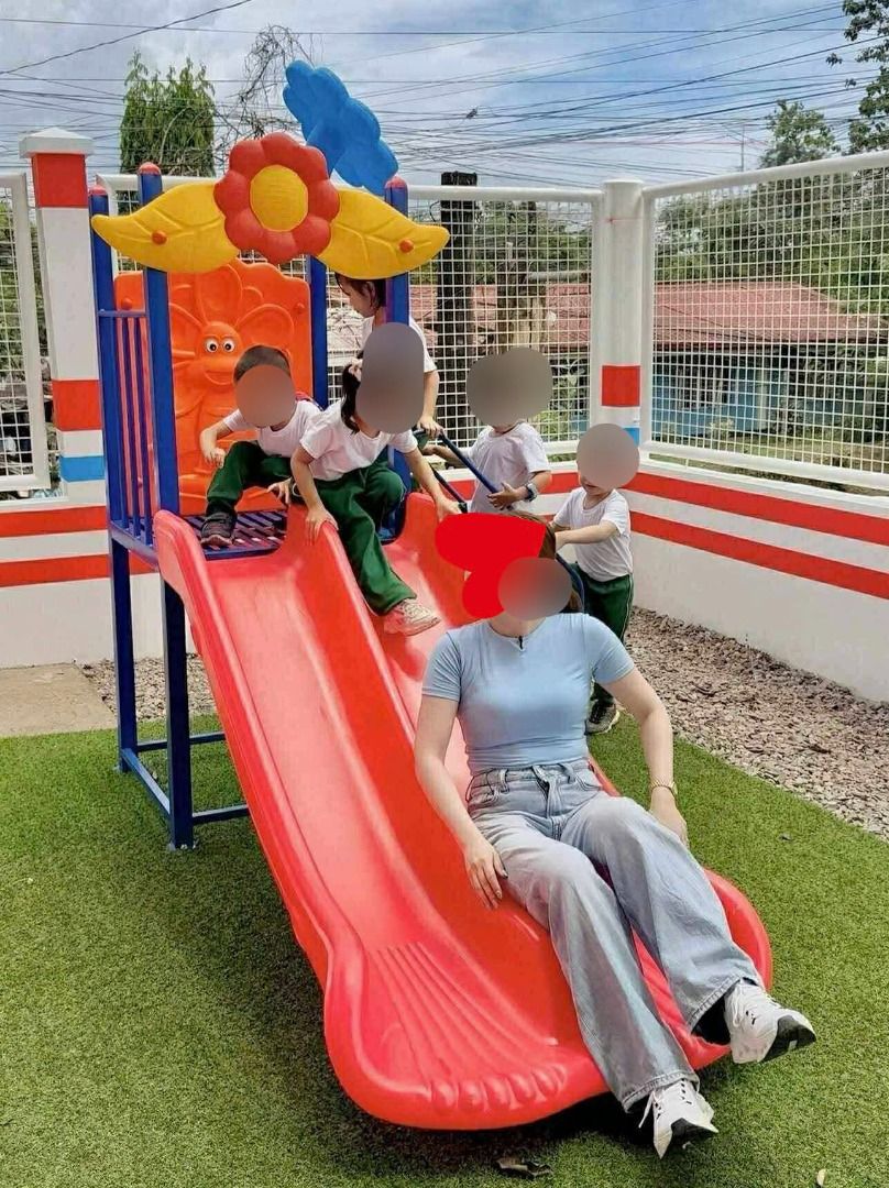 Kids Playground Slide with Double Slide (Category: Infant Playtime) located in Pasay City. Submitted by bravefalcon.8b60e2 (Listing ID 1421659445, Image 1). Description: Outdoor playground set with a double slide and panel bridge. Features a red slide with a flower-and-cloud design. Sturdy and perfect for kids. 👉We Ship Nationwide 💯LEGIT We can provide a BIR Receipt and Company Documents ☎️For inquiries and to order: PM me on Facebook or Call/t