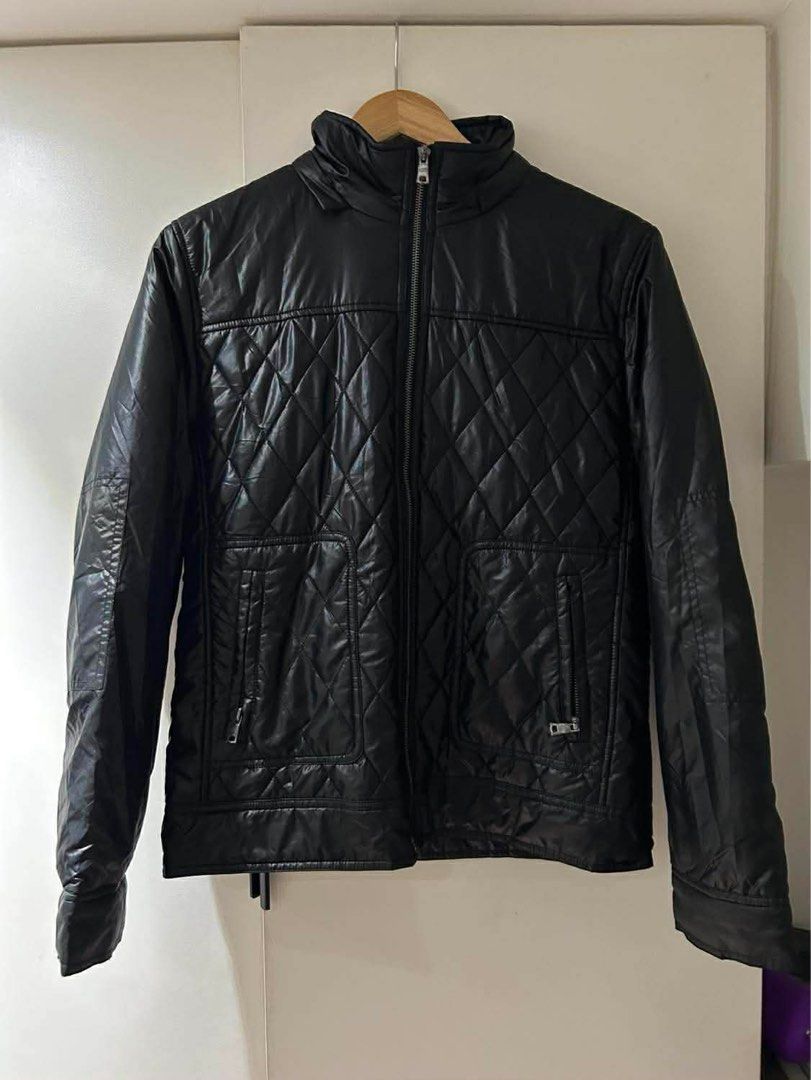 La Mia Black Puffer Jacket (Category: Coats, Jackets and Outerwear) located in Quezon City. Submitted by r_decluttering (Listing ID 1421723822, Image 1). Description: La Mia Black Puffer Jacket Thrifted; In Great Condition Fits M-L | W: 20, L: 24, Arm: 24.5.