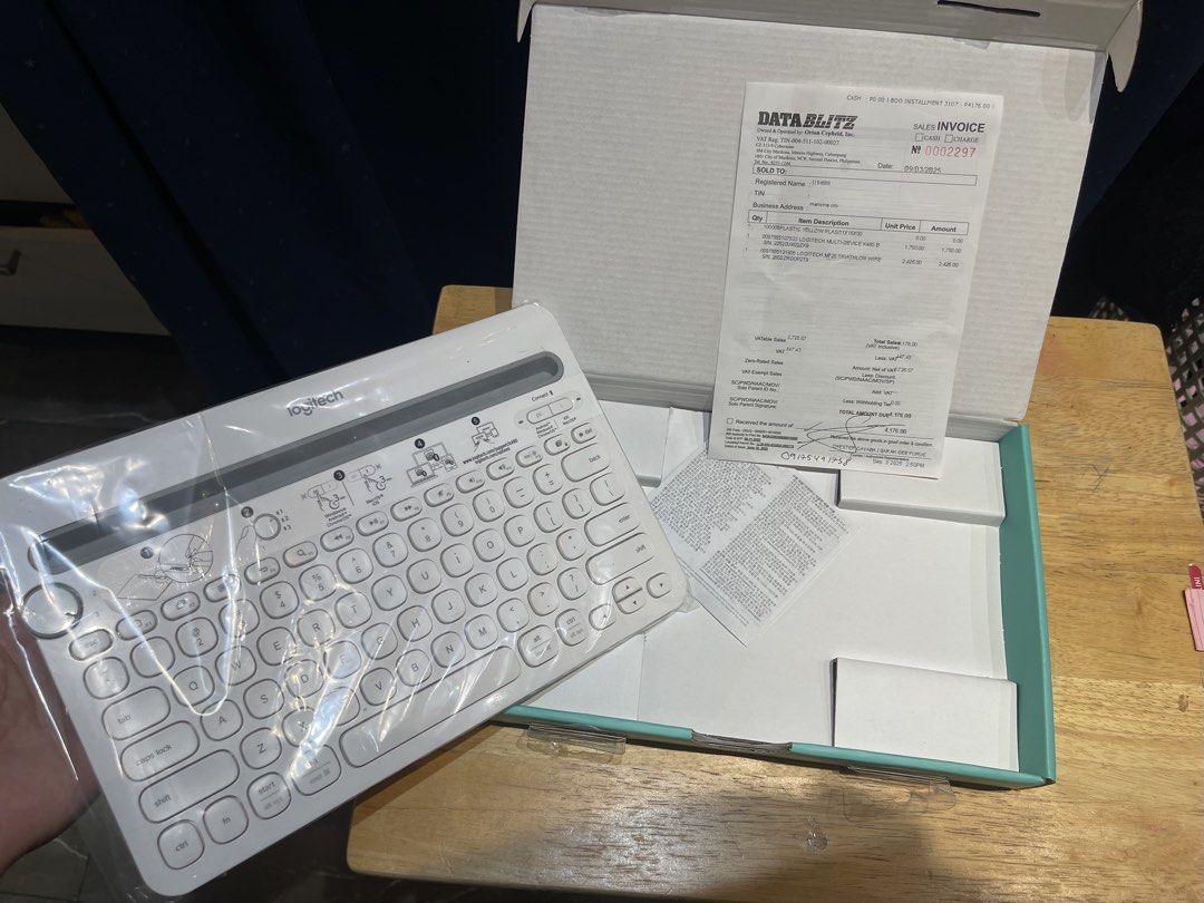 Logitech k480 bluetooth (Category: Computer Keyboard) located in Marikina City. Submitted by robgallery (Listing ID 1421651318, Image 1). Description: Tested only Reason for selling: I have to many keyboards let go ko iba K480 Bluetooth Keyboard features: 24-month battery life* - 10m wireless range* - On/Off power switch( para hindi ma pindot sa case or pouch or bag) - Battery indicator light Switch easily between devices Just turn the dial to sw
