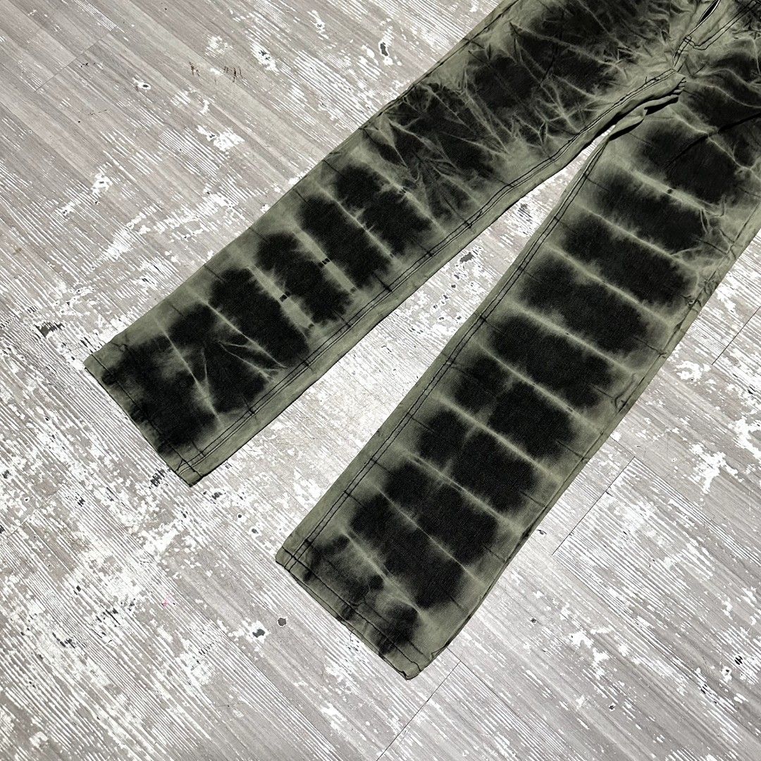 LOWBOX gothic pants (Category: Luxury Apparel) located in Zamboanga. Submitted by _oliverbmth (Listing ID 1421651384, Image 3). Description: want to sell‼️‼️‼️ lowbox gothic pants excellent condition no issue size 88 on tag dimes 17x42 2000 free ship pm📩.