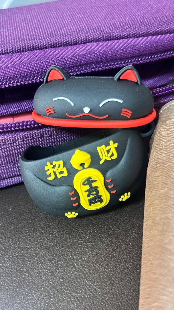 Lucky Cat AirPods Pro4 Protective Case (Category: Earphones) located in Paranaque City. Submitted by pattyyisha (Listing ID 1421746040, Image 2). Description: - Protective silicone case for AirPods Pro4 - ✨BUY 2 get for 200, Price is still negotiable if u decide to buy only 1 case 🥰✨ - Includes a matching ring - bought at the orange app. - Haven't used and still brand new. RFS: I dont have airpods na and decided to switch to headphones. MOP: COD
