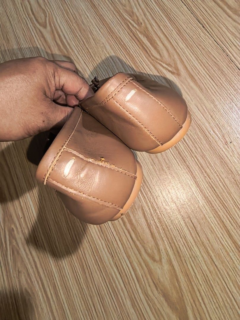 Maison Margiela Tabi Ballet Flats - Size 35 (Category: Flats & Sandals) located in Sipalay. Submitted by muedajerry (Listing ID 1421788764, Image 3). Description: - Authentic Maison Margiela Tabi ballet flats - Color: Brown - Size: 35 - Iconic split-toe design - Made in Italy - Signs of wear on sides - Insoles intact.