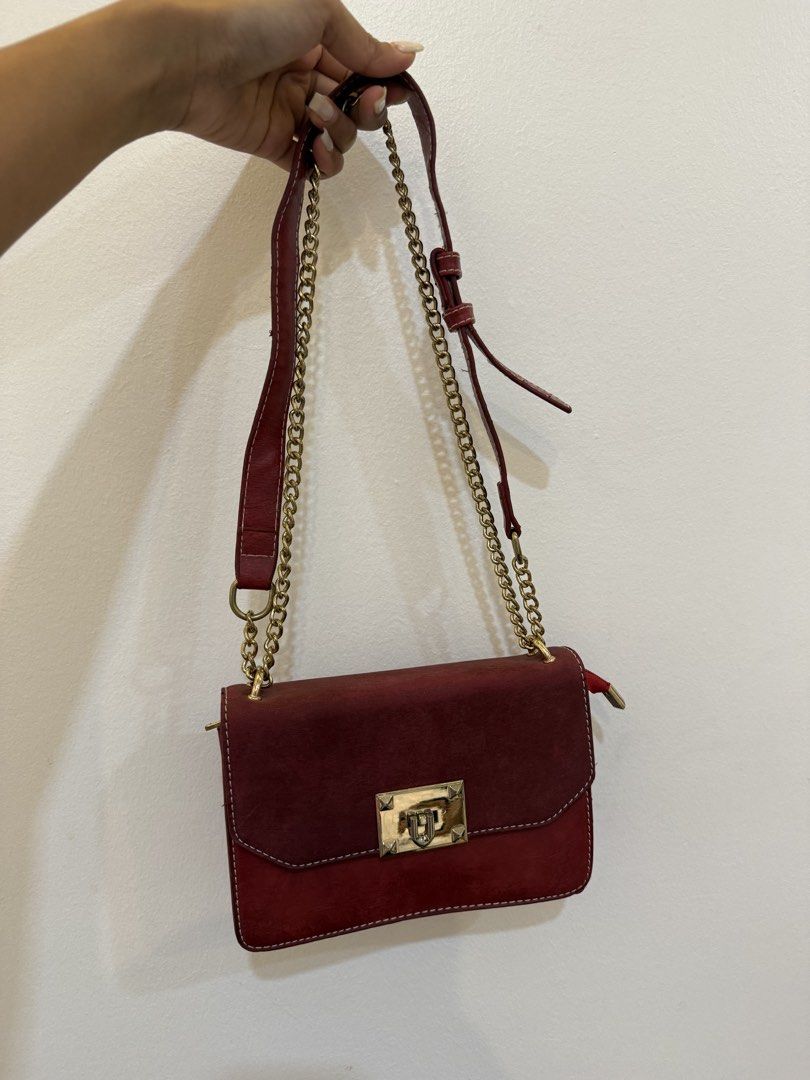 Maroon Shoulder Bag with Gold Chain (Category: Shoulder Bags) located in Quezon City. Submitted by reeseberrychic (Listing ID 1421642455, Image 3). Description: - Maroon shoulder bag - Gold chain strap - Gold-colored clasp - Two-tone design (darker flap, lighter body) - Visible stitching - Small side zipper.
