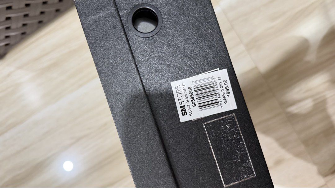 Matthews Gianni Ivory (Category: Heels) located in Taguig. Submitted by hapipeachy (Listing ID 1421716847, Image 2). Description: Used twice only.