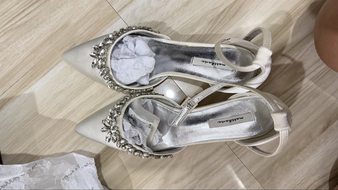 Matthews Gianni Ivory (Category: Heels) located in Taguig. Submitted by hapipeachy (Listing ID 1421716847, Image 3). Description: Used twice only.