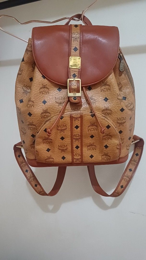 MCM RUCKSACK, BRAUN, VINTAGE LOOK (Category: Backpacks) located in Mandaluyong City. Submitted by sochis_declutter (Listing ID 1421685192, Image 1). Description: Super nice pa, nabili sa japan seller. Turnable ang screw, naka dial ang magnetic lock.Hard to let go pero need funds lang talaga..