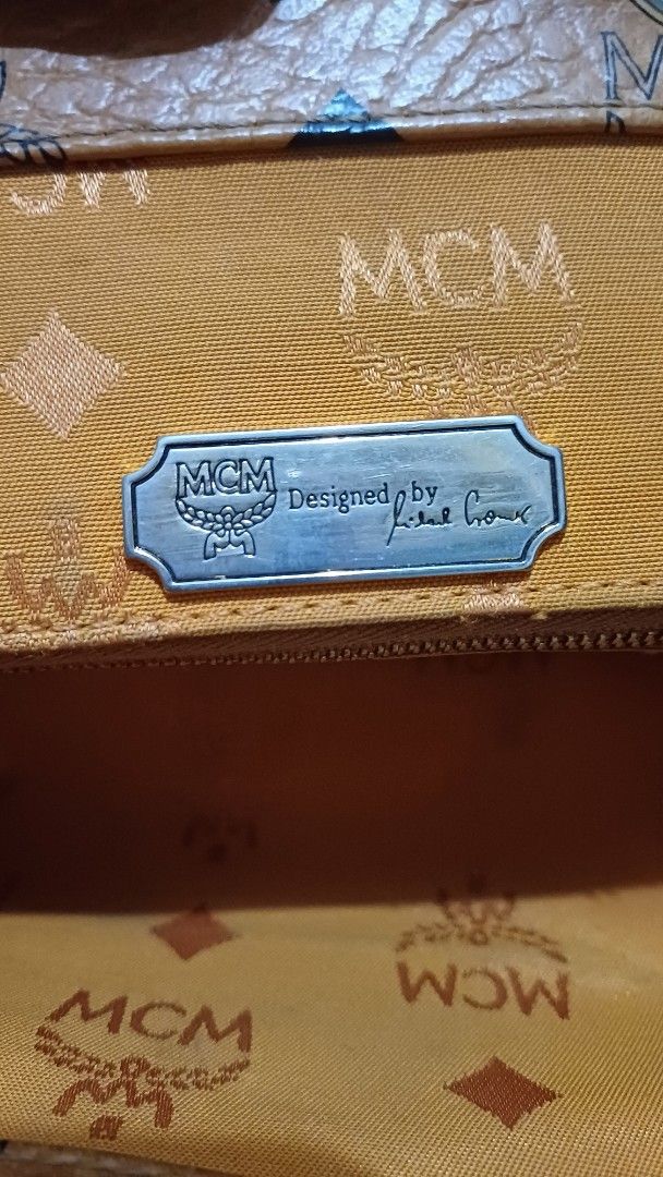 MCM RUCKSACK, BRAUN, VINTAGE LOOK (Category: Backpacks) located in Mandaluyong City. Submitted by sochis_declutter (Listing ID 1421685192, Image 3). Description: Super nice pa, nabili sa japan seller. Turnable ang screw, naka dial ang magnetic lock.Hard to let go pero need funds lang talaga..