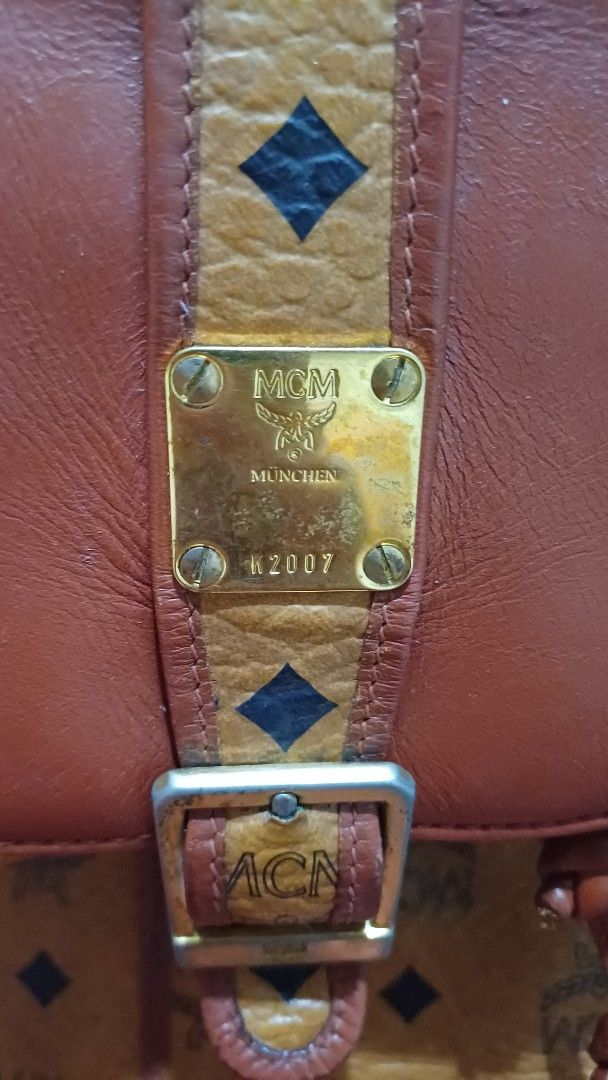 MCM RUCKSACK, BRAUN, VINTAGE LOOK (Category: Backpacks) located in Mandaluyong City. Submitted by sochis_declutter (Listing ID 1421685192, Image 2). Description: Super nice pa, nabili sa japan seller. Turnable ang screw, naka dial ang magnetic lock.Hard to let go pero need funds lang talaga..