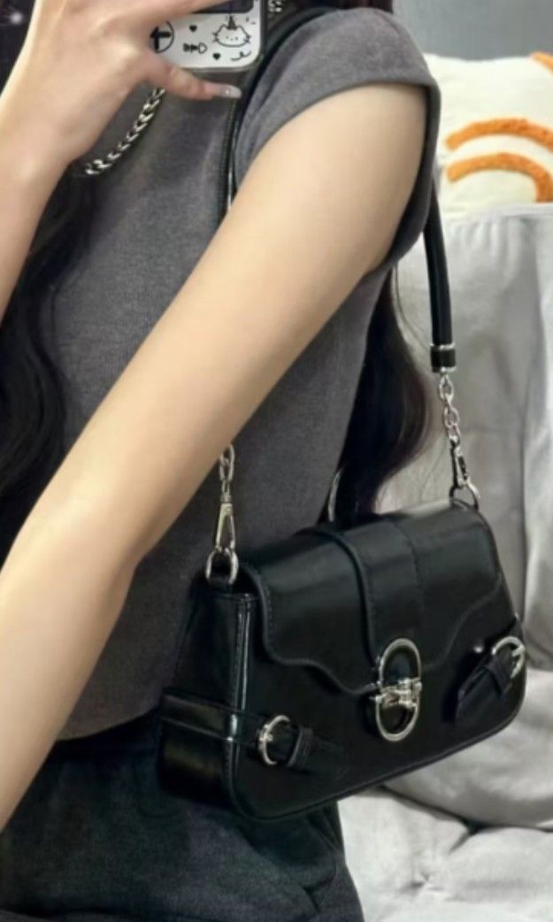 Y2k Bag (Category: Luxury Bags & Wallets) located in Dagupan City. Submitted by declutteredbyaj (Listing ID 1421773582, Image 1). Description: - White shoulder bag - Curved handle with silver chain details - Silver hardware - Flap closure with buckle - Interior zippered pocket - Structured shape 🚛 j&t 📍dagupan city, pangasinan 📌 payment first policy 📌MOP: maribank only 📌 strictly no return, no exchange.