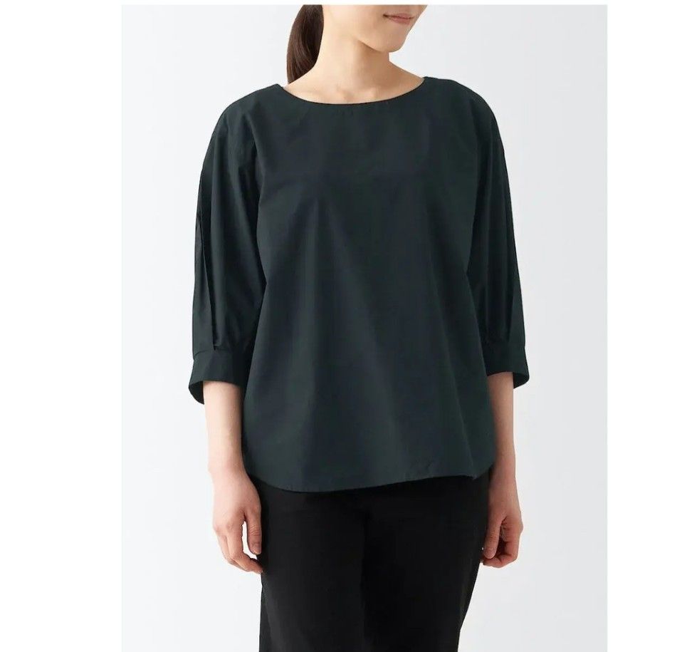 Muji Cotton Broad Half Sleeves Top (Category: Blouses) located in Quezon City. Submitted by simplythrifted (Listing ID 1421746130, Image 2). Description: 📍 Muji cotton top 📍Color: Dark green 📍 Features: Boat neck, 3/4 sleeves 📍 Size: M 📍 Material: 100% cotton 📍MOP: Gcash/Maya 📍Shipping via Grab/Lalamove/J&T (shipping from Quezon City near Anonas area) .