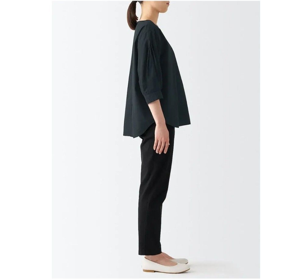 Muji Cotton Broad Half Sleeves Top (Category: Blouses) located in Quezon City. Submitted by simplythrifted (Listing ID 1421746130, Image 3). Description: 📍 Muji cotton top 📍Color: Dark green 📍 Features: Boat neck, 3/4 sleeves 📍 Size: M 📍 Material: 100% cotton 📍MOP: Gcash/Maya 📍Shipping via Grab/Lalamove/J&T (shipping from Quezon City near Anonas area) .