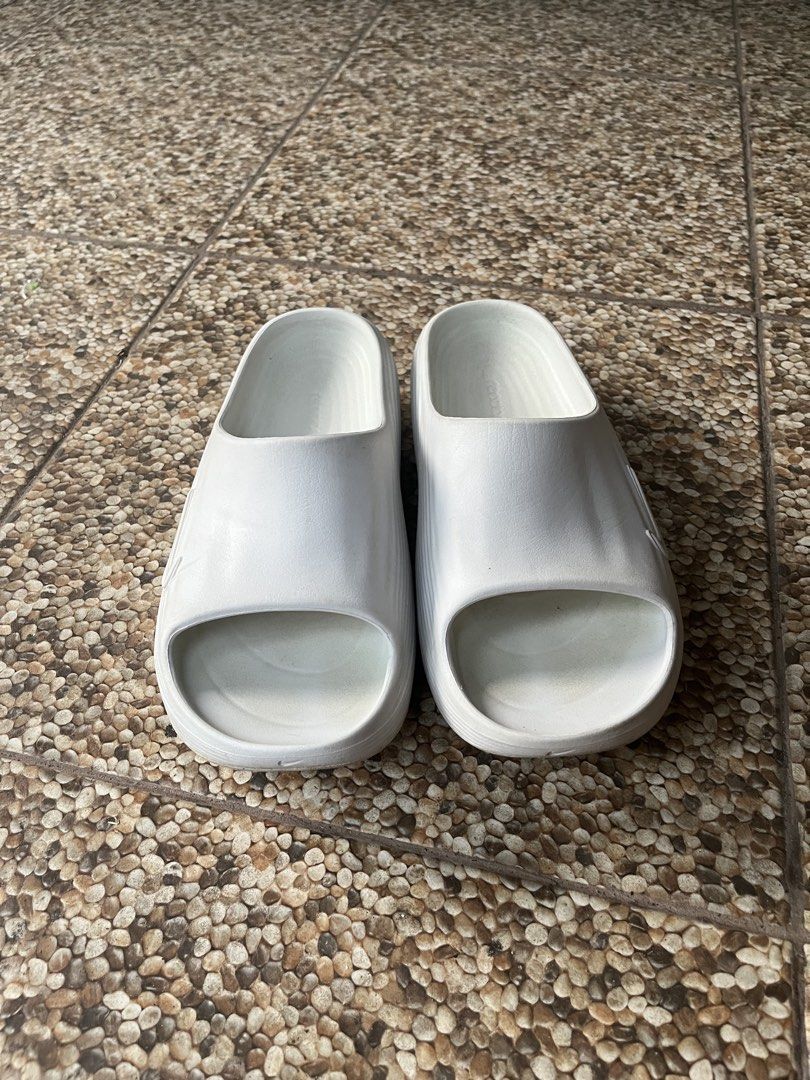 Nike Reactx Rejuven8 Slide (Category: Flats & Sandals) located in Bago City. Submitted by -xqk- (Listing ID 1421619048, Image 3). Description: - White Nike Offcourt slide sandals - Features the iconic Nike swoosh logo - Textured footbed for added comfort - Excellent grip and traction - Size indicated on the inside - Made in Indonesia.