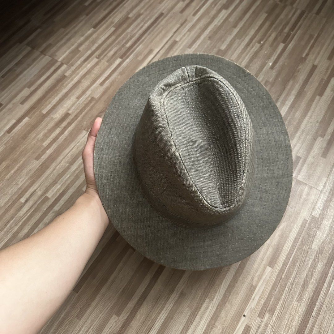 Olive Green Fedora Hat (Category: Caps & Hats) located in Marilao. Submitted by extra_stuff (Listing ID 1421631547, Image 1). Description: - Classic fedora hat - Wide brim - Structured crown - Olive green color - Textured fabric - Versatile accessory.