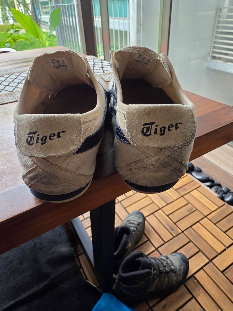 Authentic Onitsuka Tiger Mexico (Category: Sneakers) located in Singapore. Submitted by k.anvr (Listing ID 1421680692, Image 2). Description: - Onitsuka Tiger Mexico 66 sneakers - Color: Cream and Navy - Size: US 10 / 28cm Lightly Worn. RFS: changing to proper shoes. Self collect from my unit or arrange for your own courier.