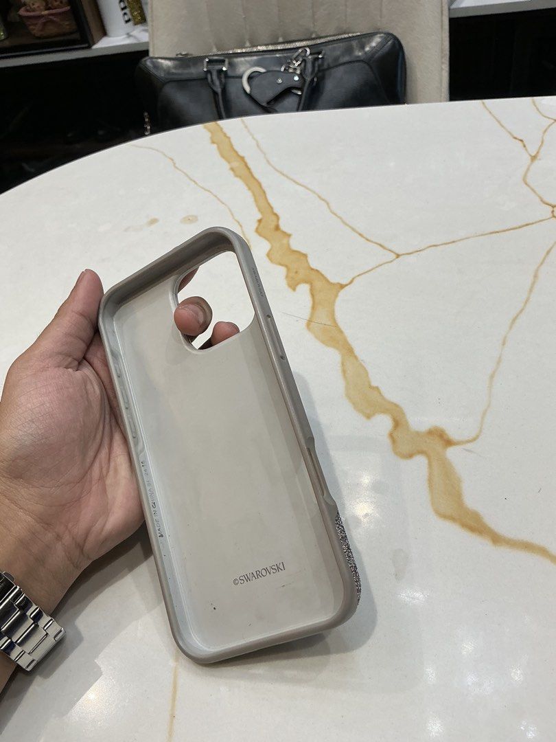 Original Swarovski Case Iphone 16 promax (Category: Cases & Sleeves) located in Mandaluyong City. Submitted by norbert29 (Listing ID 1421633353, Image 3). Description: Original Swarovski Case for Iphone 16 pro max Rest assured that this item is original. Once you will see the item and you find out that is fake. I will return your money twice the price. Selling this garment as I am starting to become a minimalist. .