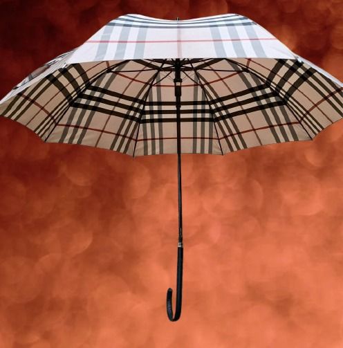 Original Used Burberry Umbrella (Category: Umbrellas) located in Marikina City. Submitted by dongv70 (Listing ID 1421695487, Image 2). Description: Original Used Burberry Umbrella Selling for Php 4,500.00 Fixed Price Shipping NOT INCLUDED. DETAILS • Curved leather handle • Engraved logo • Length: 91cm; Diameter: 107cm Length - 35 inches/91 cm (Handle to Tip of Umbrella).