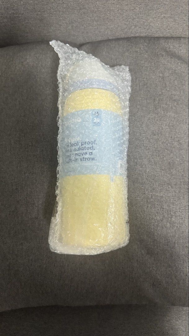 Owala FreeSip 32oz Sunny Daze (Category: Water Bottles & Tumblers) located in Paranaque City. Submitted by chnsells (Listing ID 1421750037, Image 2). Description: Owala Freesip 32oz Sunny Daze Location - better living paranaque.