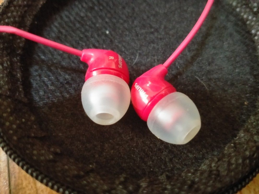 PHILIPS SHE3595PK IN EAT EARPHONE (Category: Earphones) located in Cabuyao City. Submitted by Bike_Clothing10 (Listing ID 1421639001, Image 3). Description: READ FIRST.. FOR SALE: PHILIPS SHE3595PK IN EAR EARPHONE Brandnew With Mic Legit NOTE: NO BOX. Case not included PRICE: 800 Free Shipping (J&T) PICK UP OR SHIPPING ONLY LOCATION: Cabuyao Laguna -NO COD/COP- PM FOR INQUIRIES...