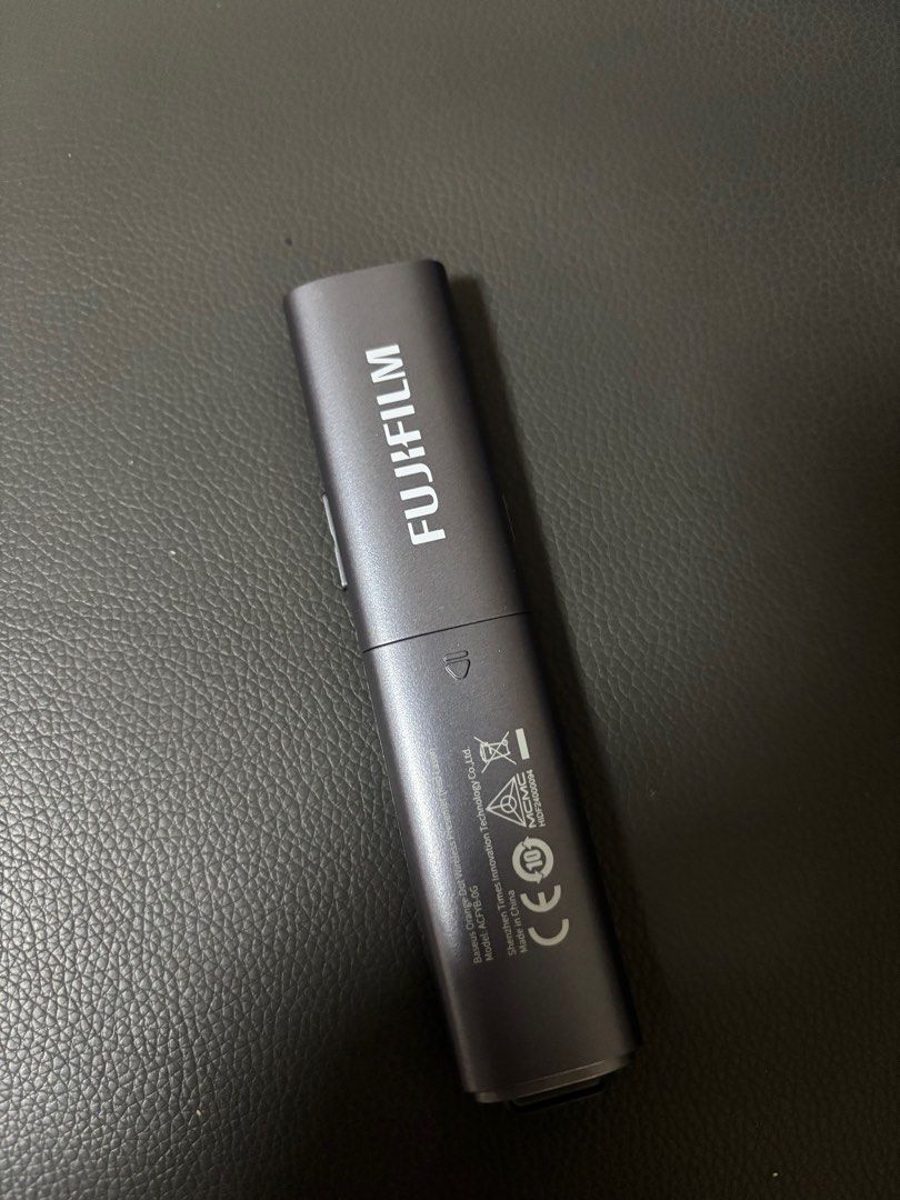 Presentation remote control (Category: Computer Keyboard) located in Singapore. Submitted by willing_buy_willing_sell (Listing ID 1421723613, Image 3). Description: Brand nee.