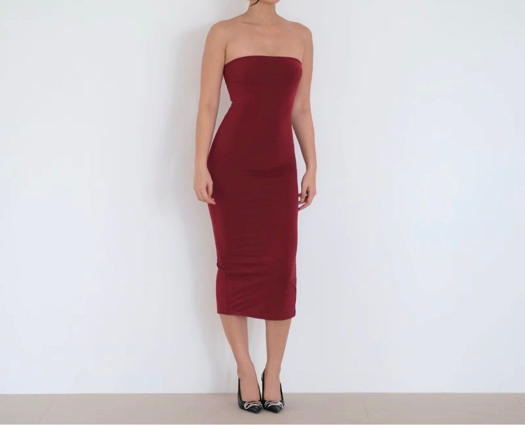 Red Midi Dress Bodycon with Back Slit (Category: Dresses) located in Quezon City. Submitted by _anna11 (Listing ID 1421775547, Image 1). Description: Mera Greta Tube Midi Dress with Back Slit Fabric Formal Maroon Red bodyhugging Worn once for a photo Size xs but has stretchable and comfortable fabric.