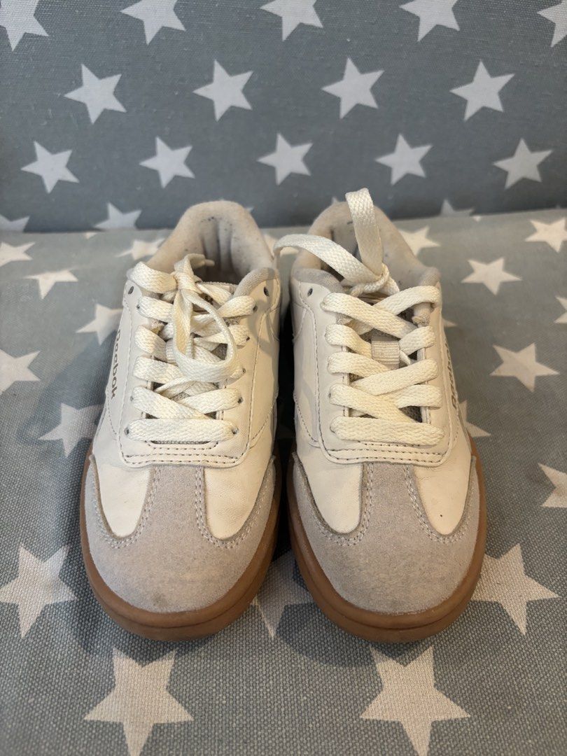 Reebok Sneakers (Category: Babies & Kids Fashion) located in Quezon City. Submitted by jcs_items (Listing ID 1421641288, Image 1). Description: - Cream-colored Reebok sneakers - Suede toe cap - Brown soles - Reebok logo on side and heel - Cream-colored laces Size: US 12k.