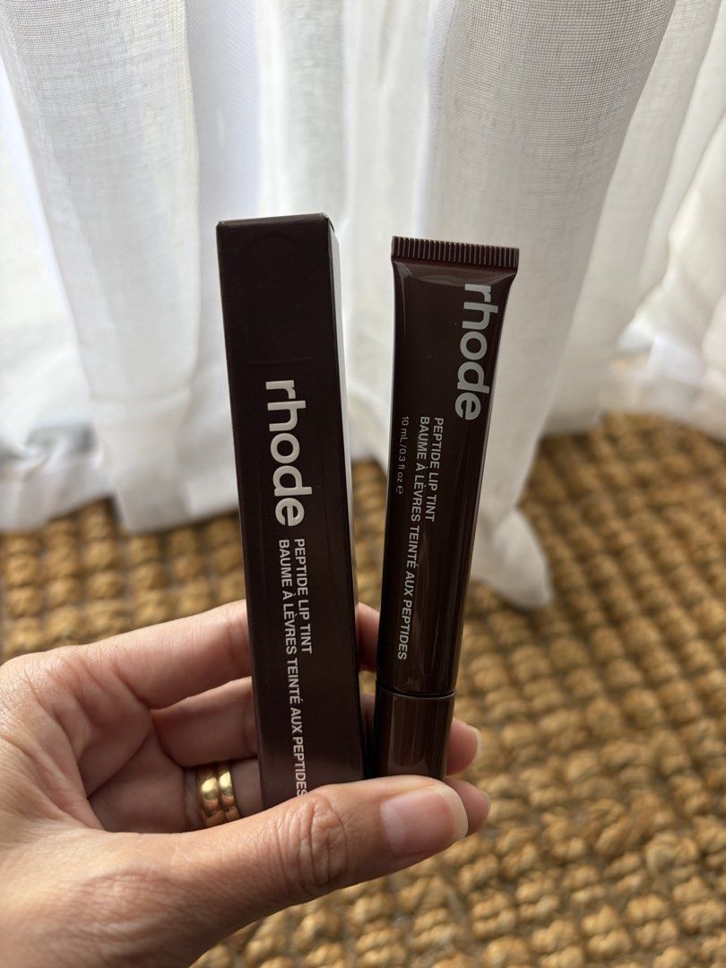 Rhode Peptide Lip Tint (Category: Makeup) located in Las Pinas. Submitted by anakim (Listing ID 1421724416, Image 1). Description: - Rhode Peptide Lip Tint - Tinted lip balm for a hint of color - Includes original box - 10 mL / 0.3 oz of product - Product name printed on box and tube - Shade: Espresso.
