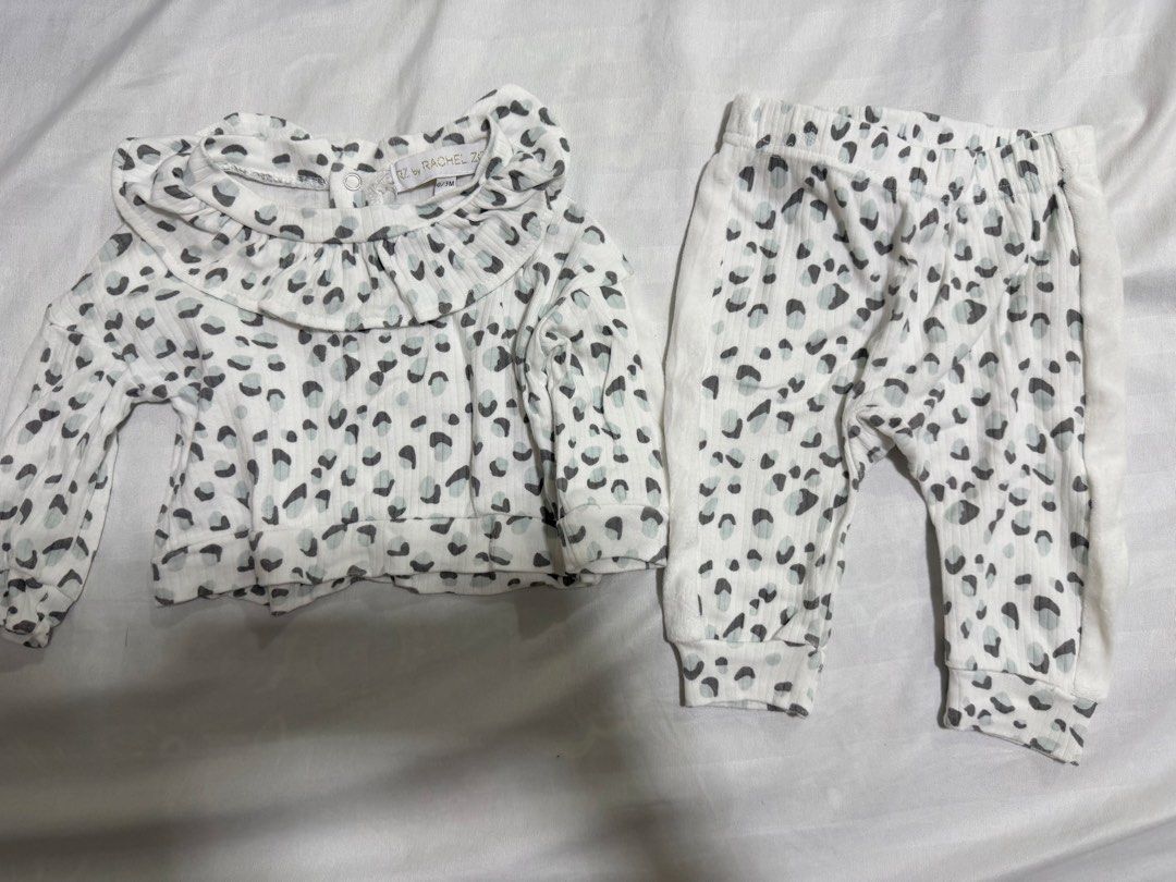 RZ by Rachel Leopard Print Outfit (Category: Babies & Kids Fashion) located in San Fernando. Submitted by epreloveditems (Listing ID 1421719043, Image 1). Description: - RZ by Rachel baby outfit - Stylish leopard print design - Size: 0-3 months - rfs: decluttering.