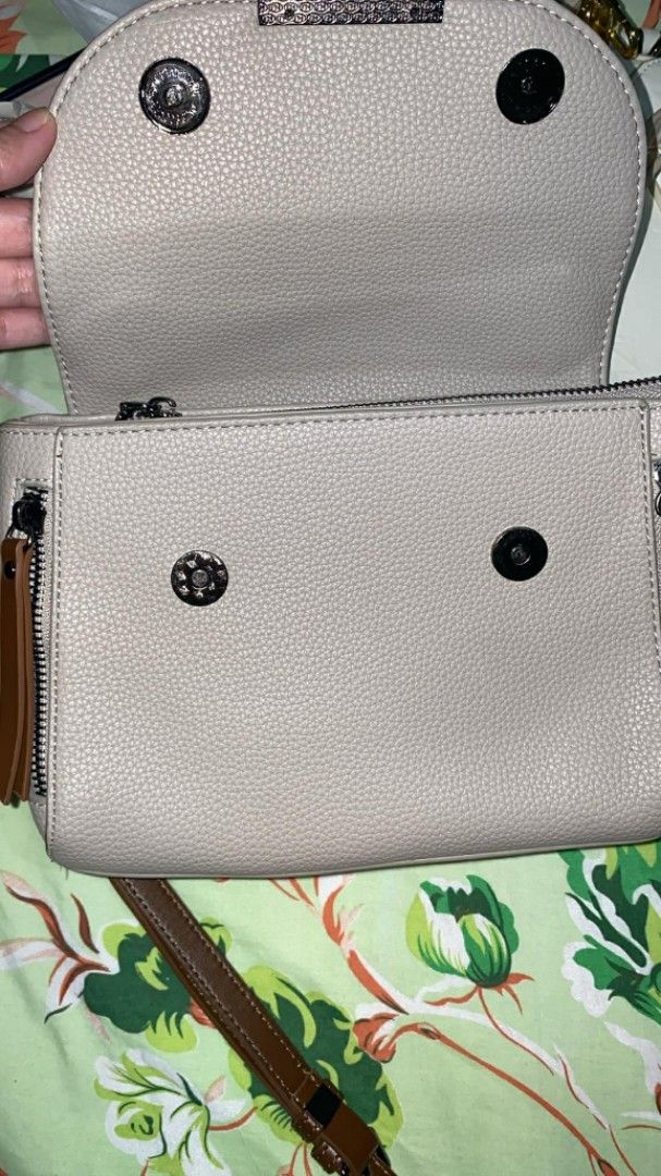 Shoulder Bag with Top Handle (Category: Shoulder Bags) located in Dagupan City. Submitted by declutteredbyaj (Listing ID 1421774579, Image 3). Description: Get this for FREE with a minimum spend of ₱1000. - Shoulder bag with top handle and flap closure - Main compartment with multiple pockets and a zippered pocket - Detachable shoulder strap - Zippered back pocket - Light color with brown accents 🚛 j&t 📍dagupan city, pangasinan 📌 payment first