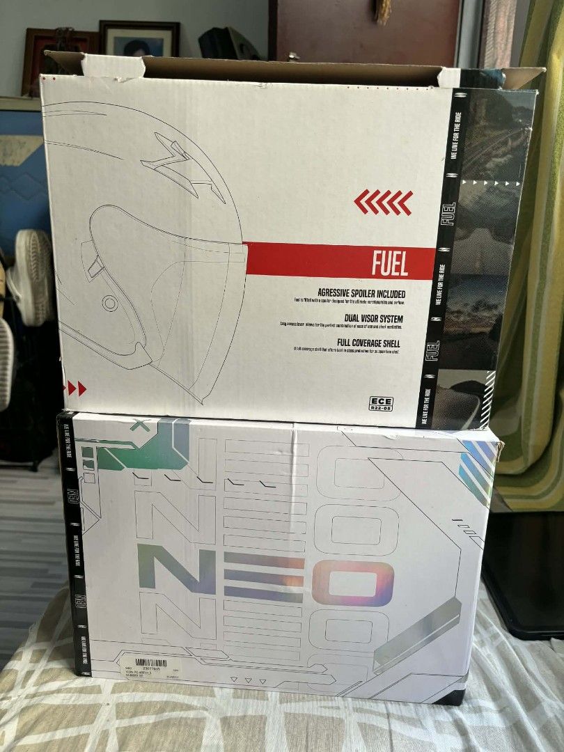 SPYDER NEO HELMET (Category: Helmets and other Riding Gears) located in Pasay City. Submitted by mikainuggets (Listing ID 1421682257, Image 3). Description: Declutter, not used. With box and extra lens. Can asked for more pictures. Negotiable.