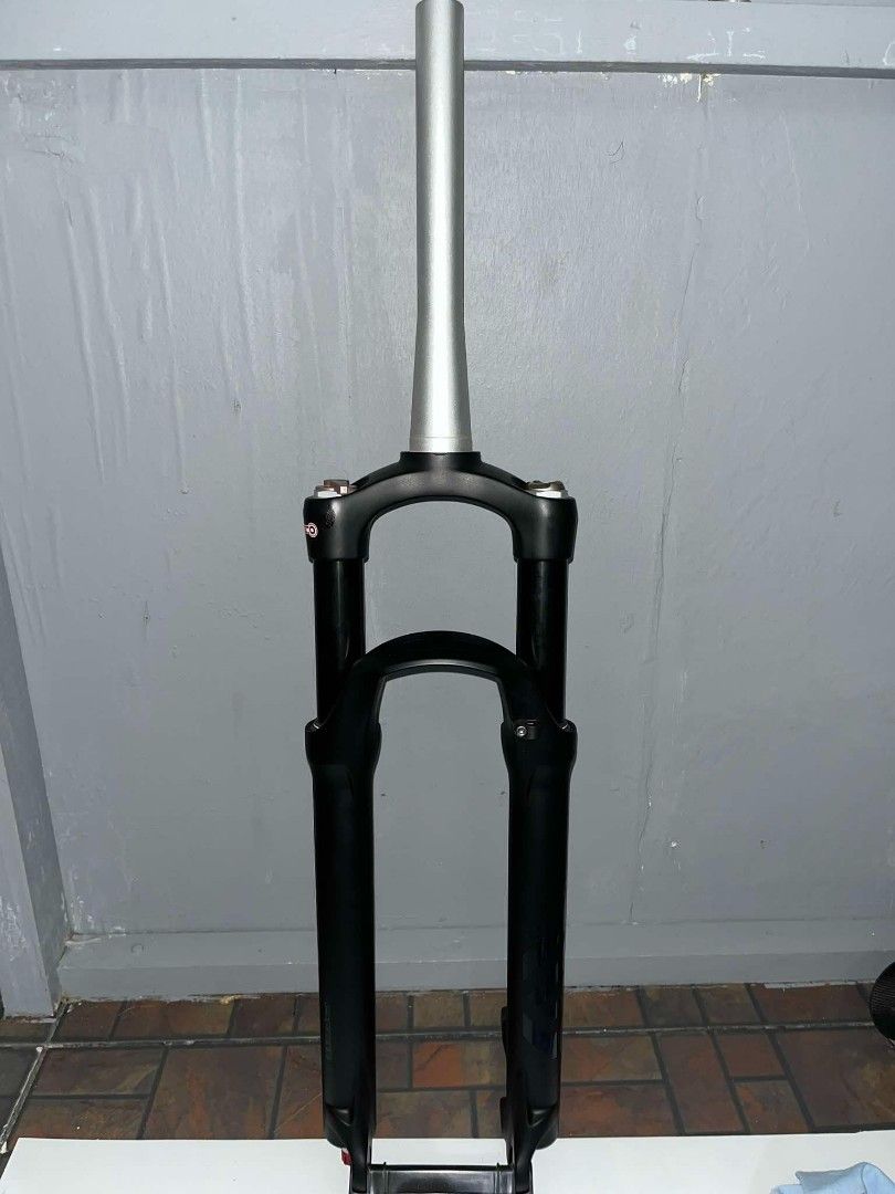 SR Suntour Epixon Fork (Category: Bicycles) located in Valenzuela. Submitted by jann_06 (Listing ID 1421749215, Image 2). Description: size 27.5 airfork.
