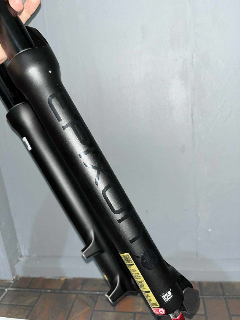 SR Suntour Epixon Fork (Category: Bicycles) located in Valenzuela. Submitted by jann_06 (Listing ID 1421749215, Image 1). Description: size 27.5 airfork.