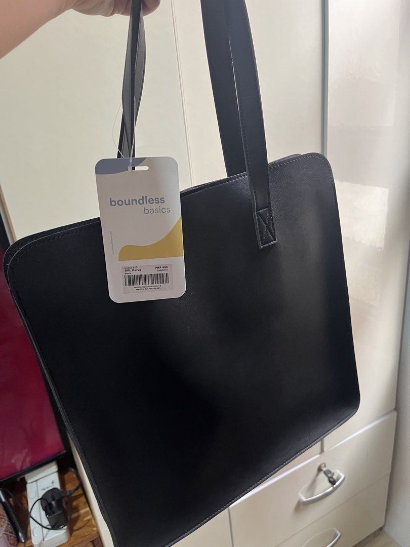 Straightforward DVL Kurva Black Tote Bag (Category: Tote Bags) located in Marikina City. Submitted by ohmarbs (Listing ID 1421753047, Image 1). Description: - Black tote bag from Straightforward - Rectangular shape - Made of smooth and vegan material - Perfect for everyday use RFS too many tote bags, decluttering .